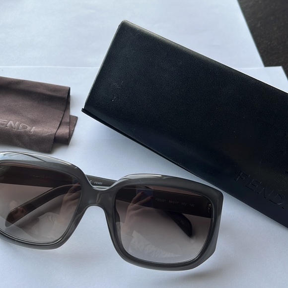 Fendi Accessories - FENDI sunglasses